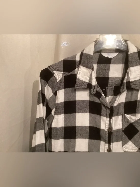 Time and Tru Black and White Plaid Shirt - Picture 2 of 6